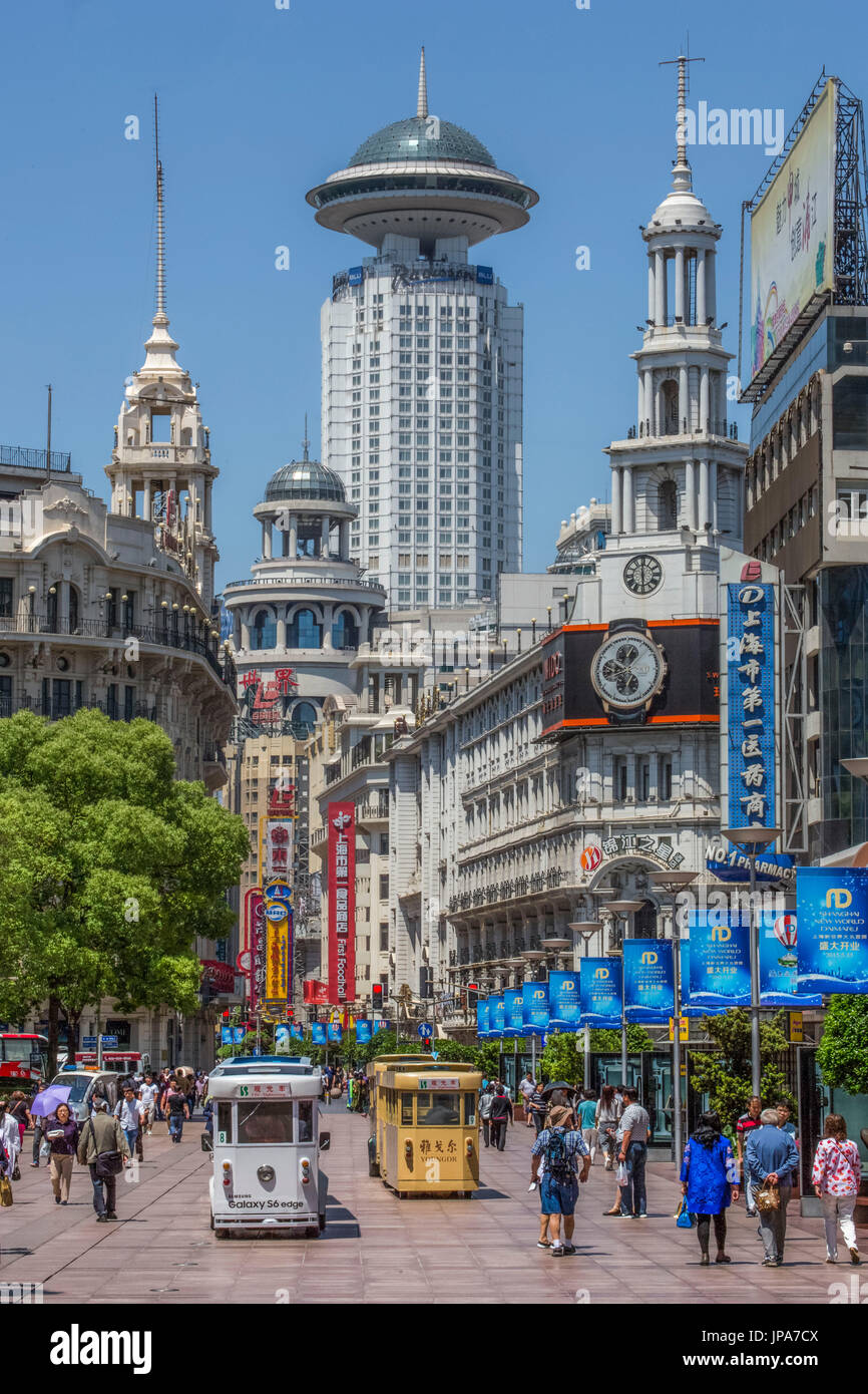 La Chine, la ville de Shanghai, Nanjin Lu Street Banque D'Images