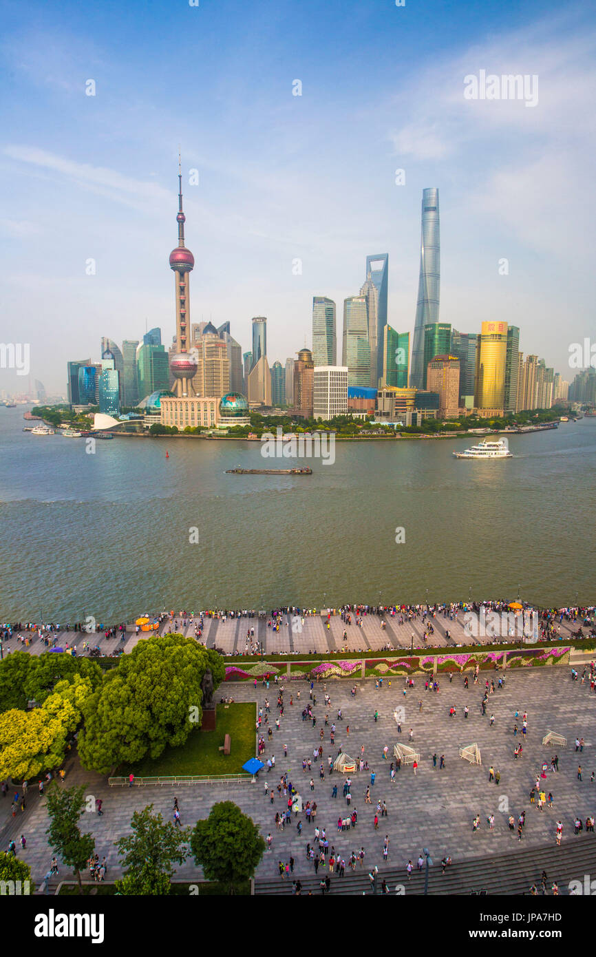 La Chine, la ville de Shanghai, le Bund et Pudong District Skyline, rivière Huanpu Banque D'Images