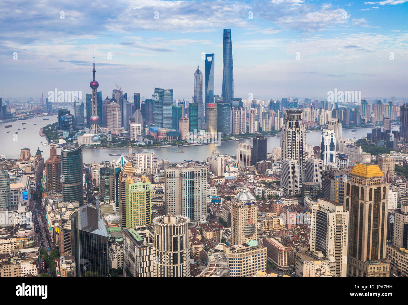 La Chine, la ville de Shanghai, le Bund et Pudong District skyline, La Rivière Huangpu Banque D'Images