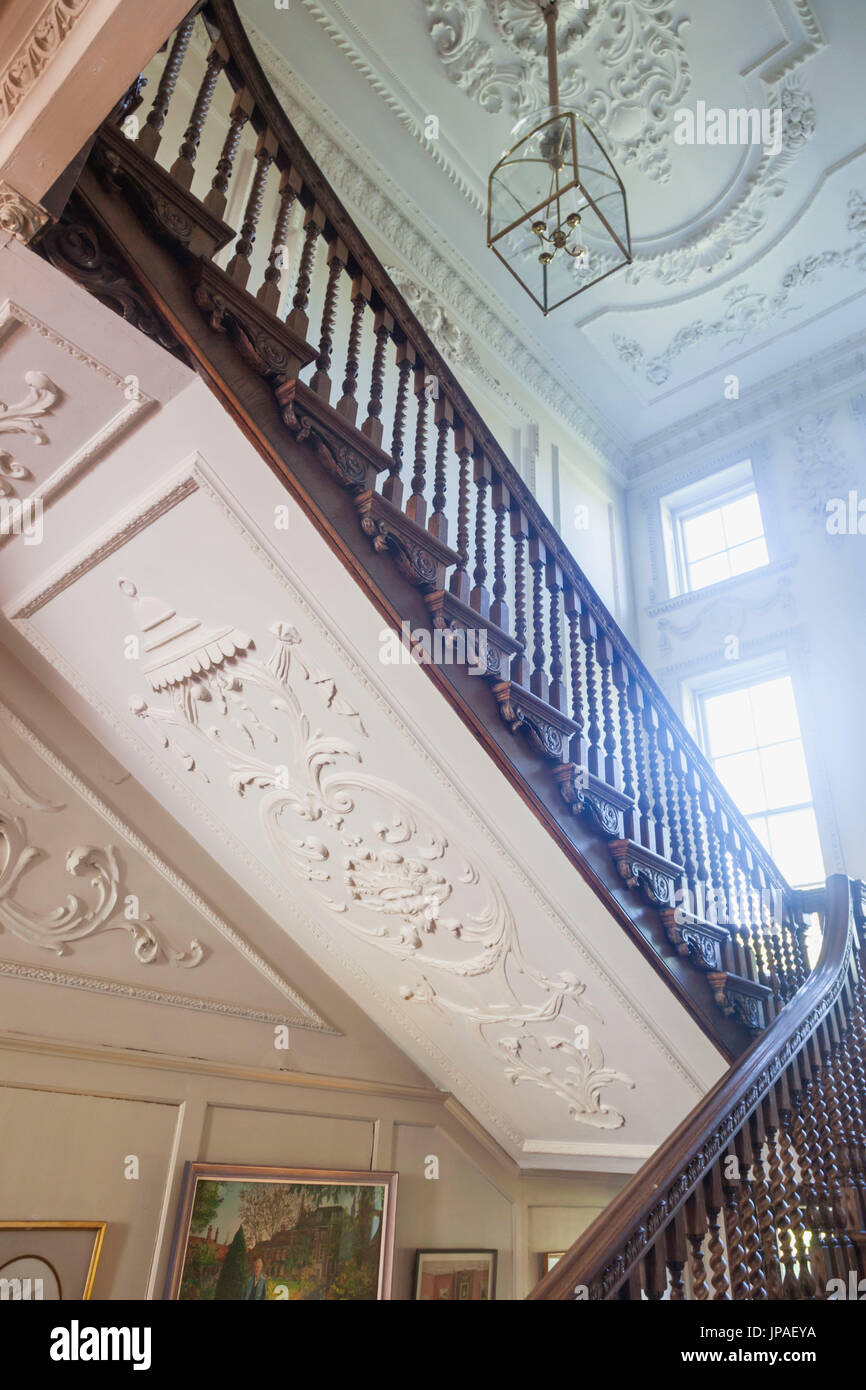 L'Angleterre, Salisbury, Wiltshire, près de la Cathédrale, Mompesson House, escalier intérieur Banque D'Images