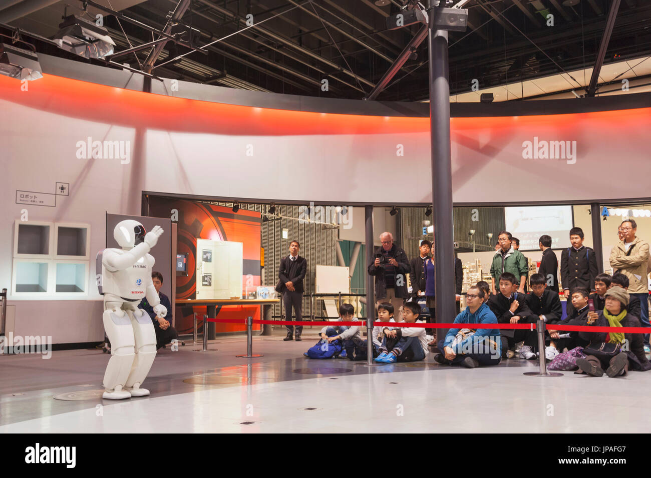 Le Japon, Honshu, Tokyo, Odaiba, Musée national des sciences Nouvelles et Innovations aka Miraikan, 'Robot Asimo' Show de démonstration Banque D'Images