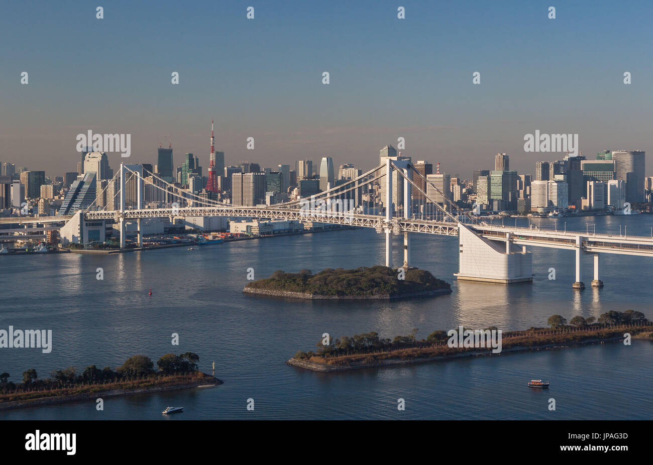 Le Japon, la ville de Tokyo, Tokyo Bay, Skyline, pont en arc-en-ciel, Banque D'Images