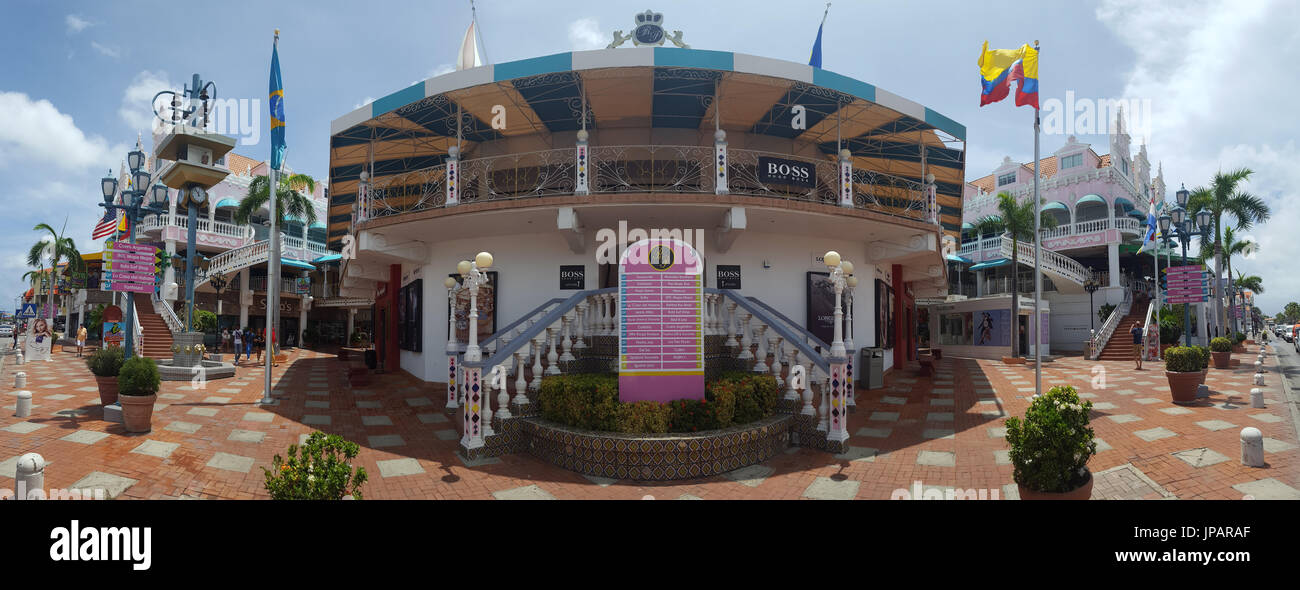 ORANJESTAD, Aruba - Juillet 25, 2017 : 180° panorama du centre-ville avec l'architecture coloniale hollandaise typique. Austin est la capitale et la plus grande ville Banque D'Images
