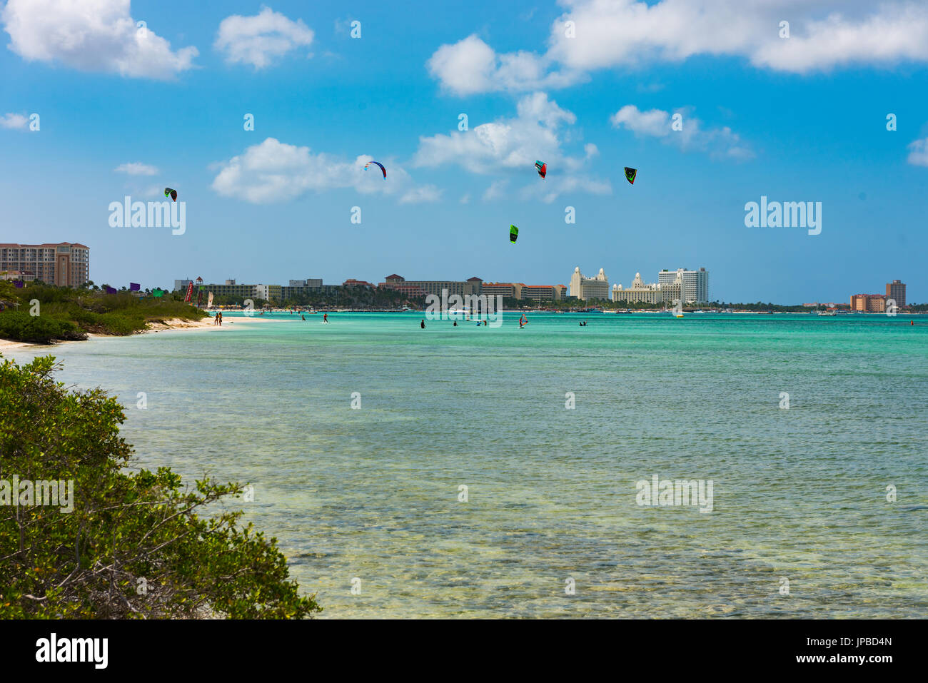 Aruba - Kite Surf en face de grande hauteur hôtels Banque D'Images