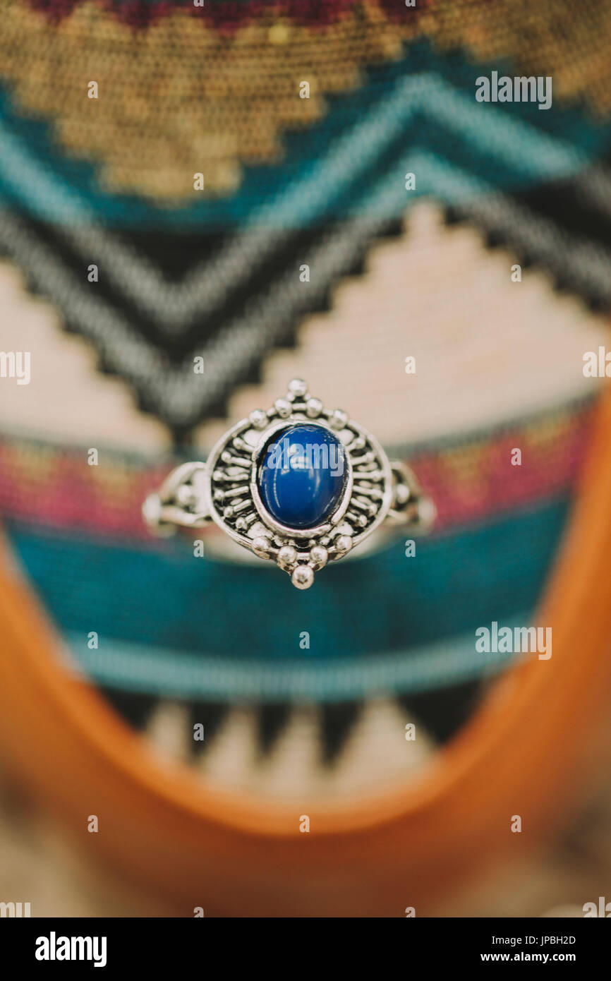 Motif indien, Bague argent, Close up Banque D'Images