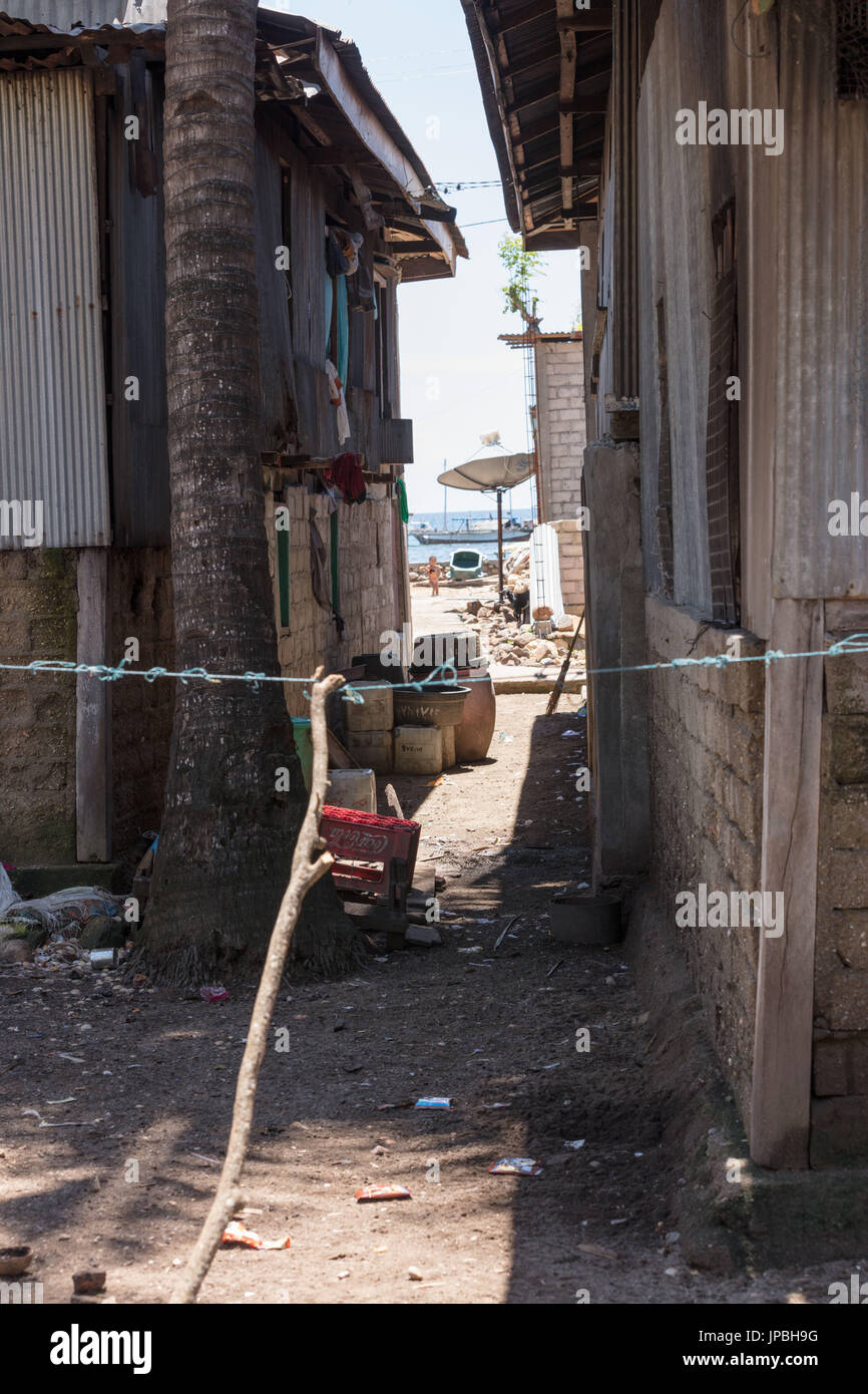 La photographie de rue à Kampung Rinca, chemin, rue, pauvres, les maisons, l'Indonésie, Rinca, Kampung Rinca, streetlife, l'UNESCO, patrimoine mondial Banque D'Images