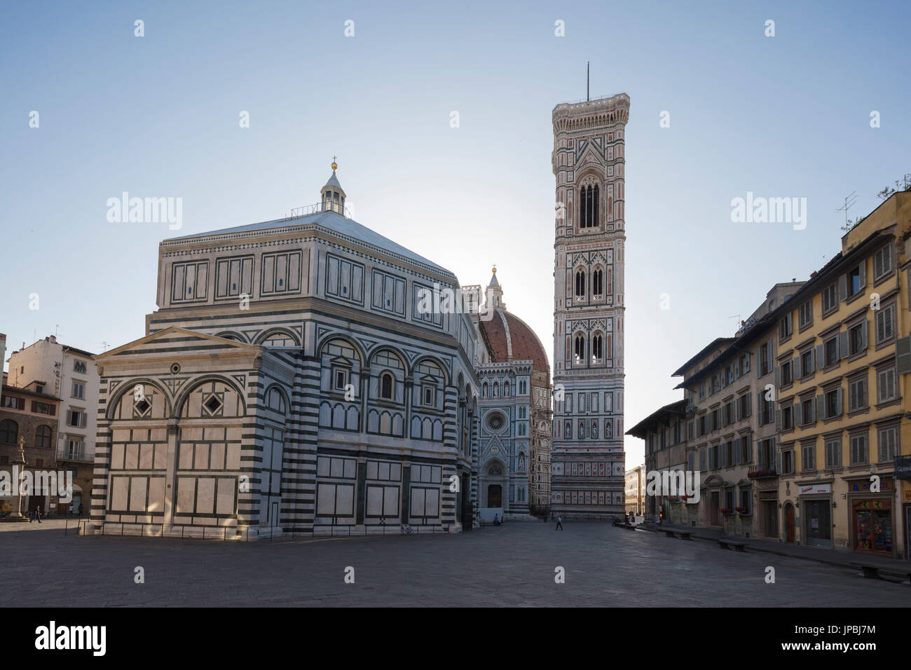 La façade du Duomo di Firenze et Campanile de Giotto avec la coupole de Brunelleschi dans l'arrière-plan Florence Toscane Italie Europe Banque D'Images