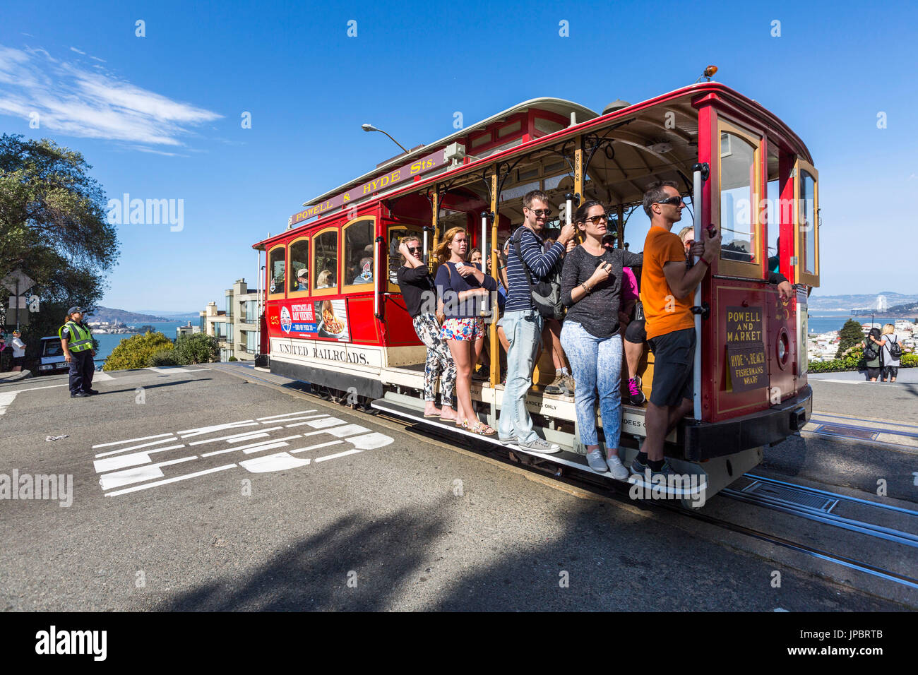 Personnes équitation le téléphérique. San Francisco, comté de Marin, en Californie, USA. Banque D'Images