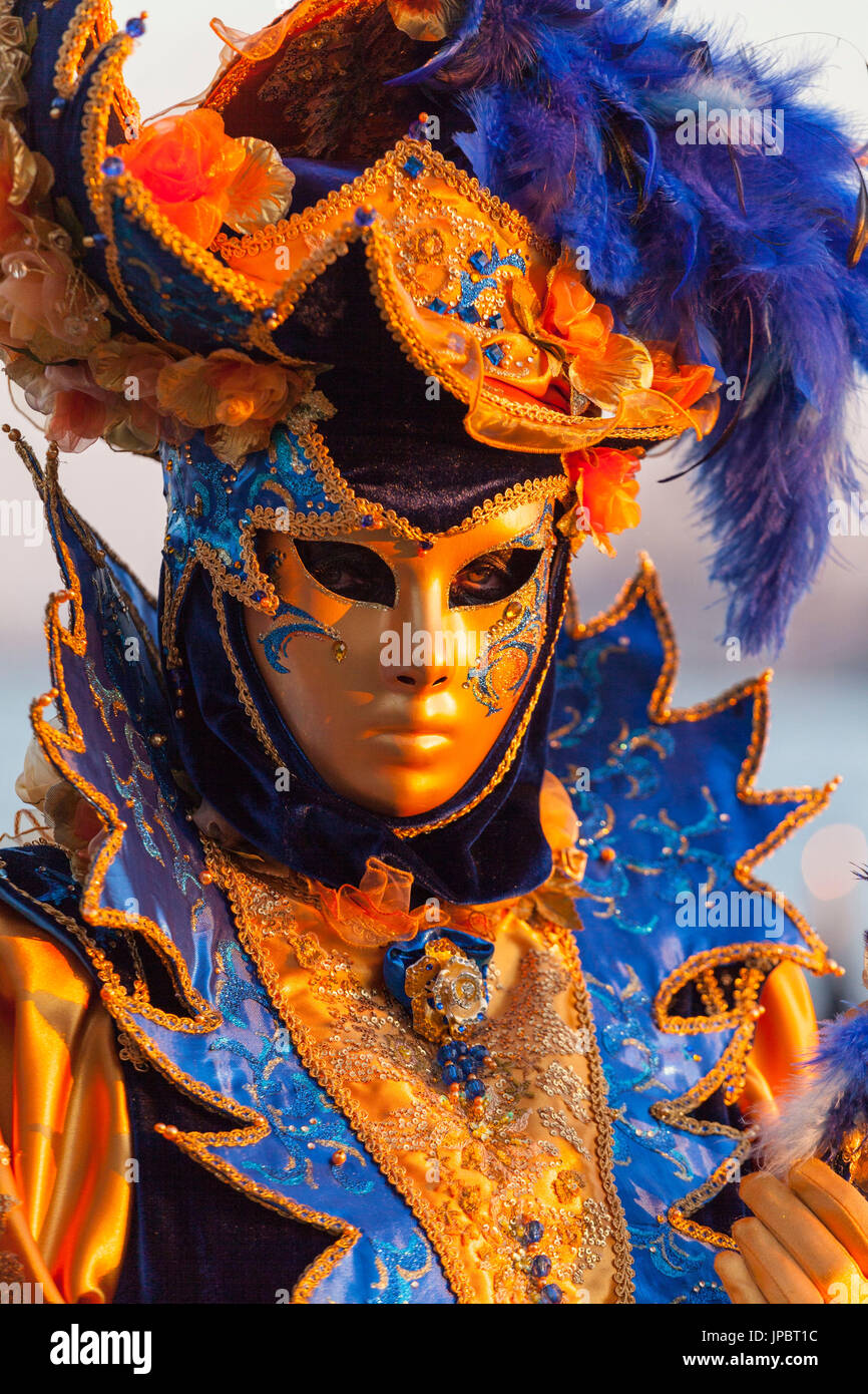 Venise, Vénétie, Italie. Un masque traditionnel au Carnaval de Venise,  l'une des plus anciennes du monde Carnival Photo Stock - Alamy