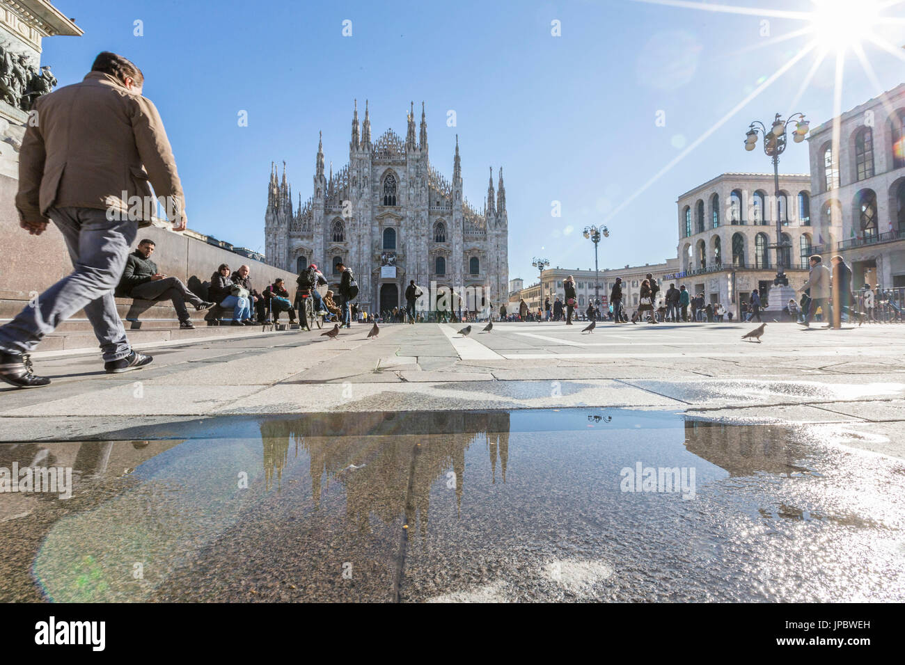 Vue sur la place et la cathédrale gothique de l'icône de Milan Lombardie Italie Europe Banque D'Images