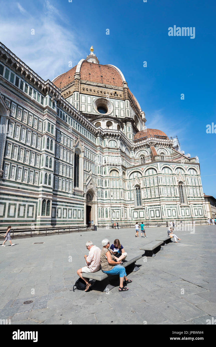 L'ancien Duomo di Firenze construit avec des panneaux de marbre polychrome et la coupole de Brunelleschi Florence Toscane Italie Europe Banque D'Images