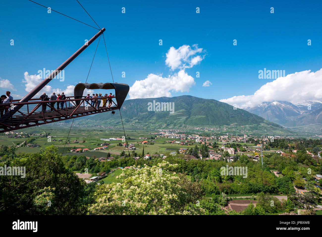 Merano, Meran, le Tyrol du Sud, Italie. La plate-forme d'observation spectaculaire dans le château de Trauttmansdorff à Merano Banque D'Images