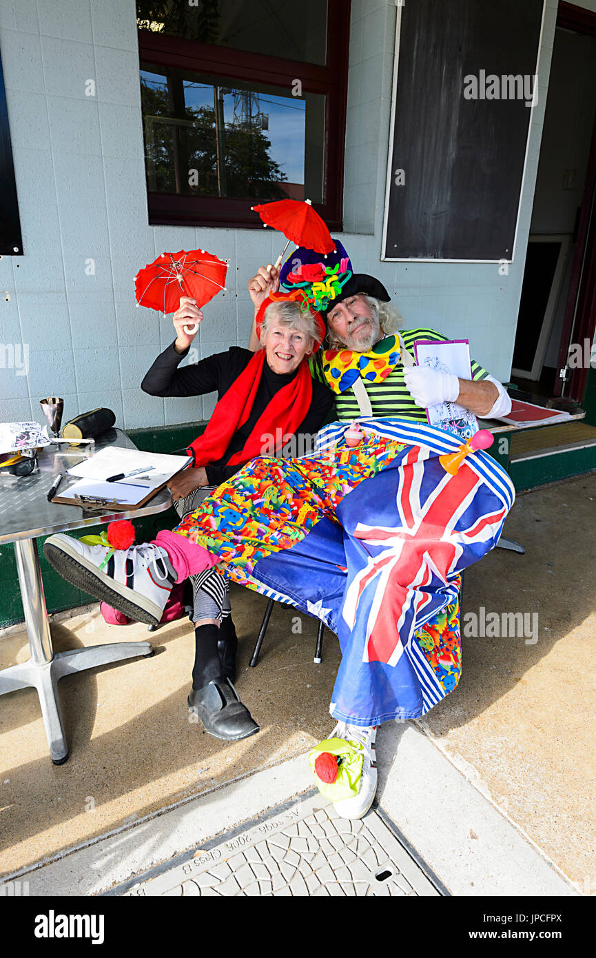 Smiling young couple having fun, Cairns, Queensland, Queensland, Australie Banque D'Images