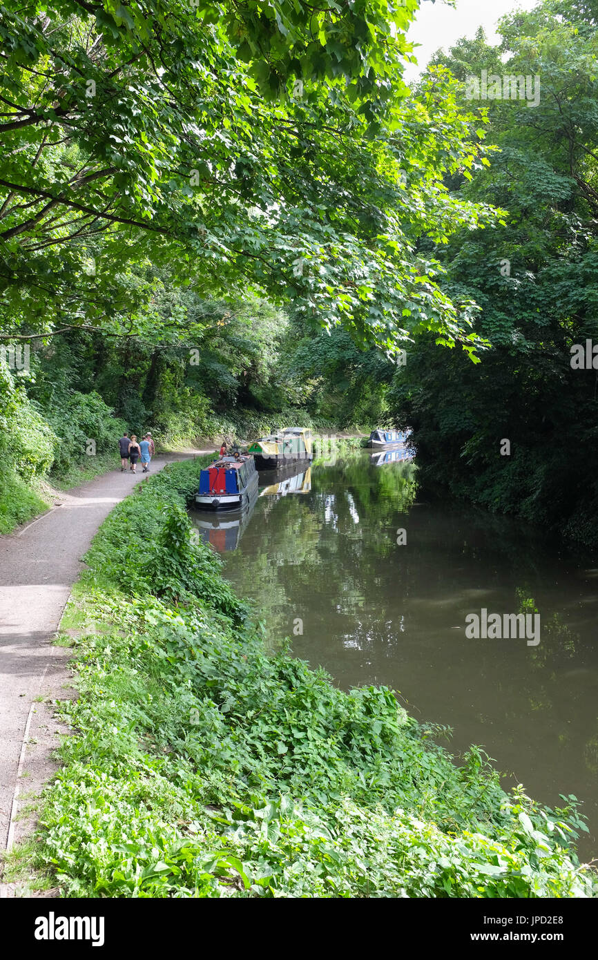 Le Kennet and Avon Canal traversant Bath, Somerset, Angleterre. Banque D'Images