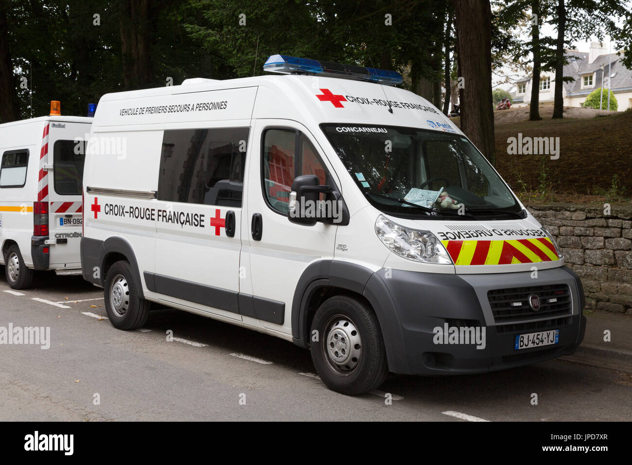 Croix Rouge la Croix Rouge ( ) ambulance, France Europe Banque D'Images