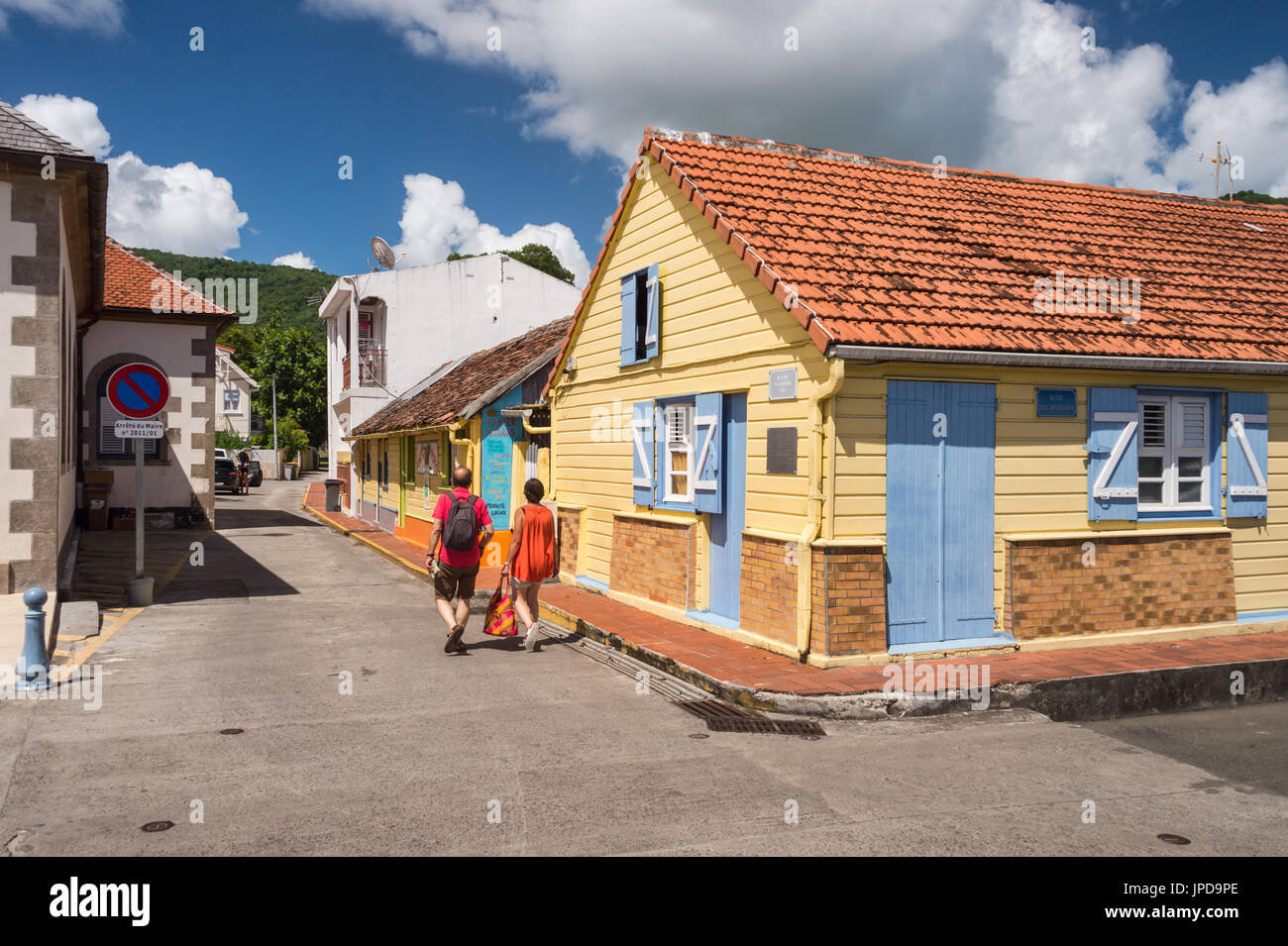 Maison colorée à Petite Anse d'Arlet en Martinique (mer des Caraïbes) Banque D'Images