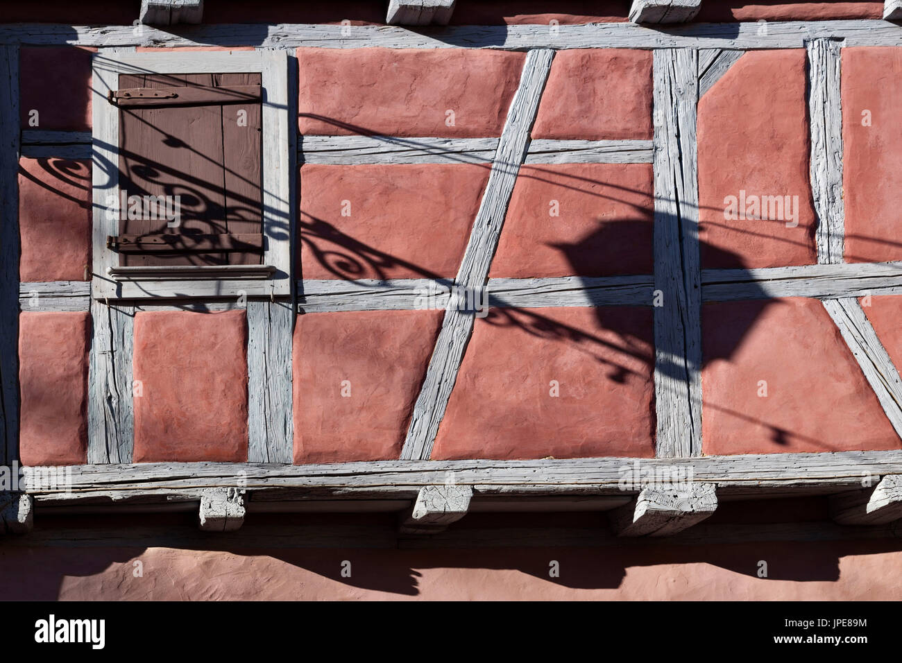 Egiusheim, Alsace, France. Maisons alsaciennes typiques Banque D'Images