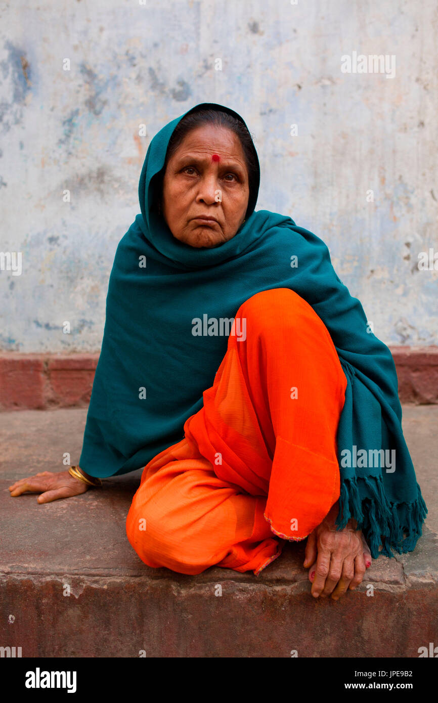 L'Inde, Uttar Pradesh Varanasi, Portrait d'une vieille femme Banque D'Images