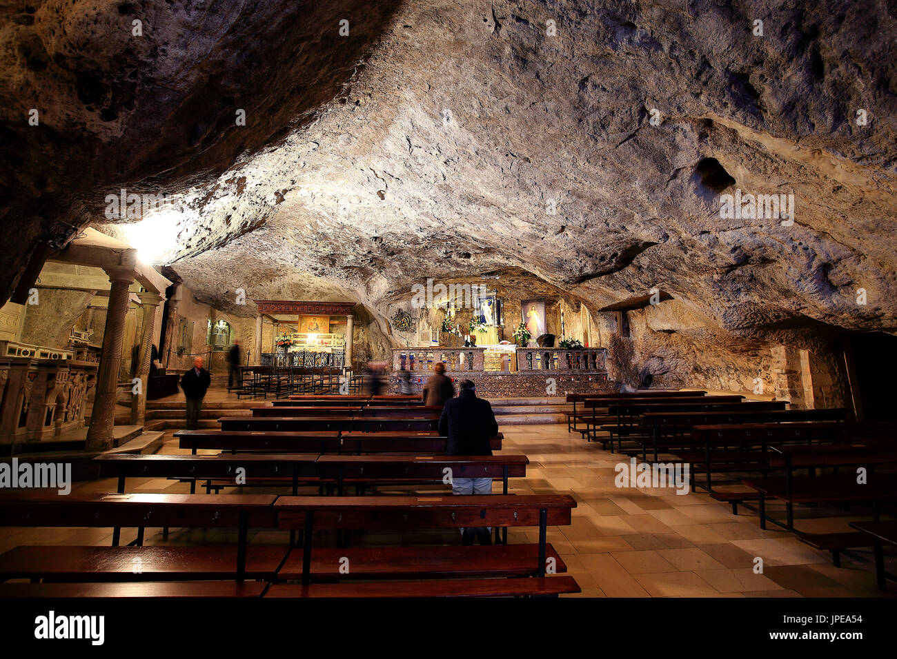 Grotta Di San Michele Monte Sant'angelo Grotte de San Michele Arcangelo Sanctuary à Monte Sant'Angelo village