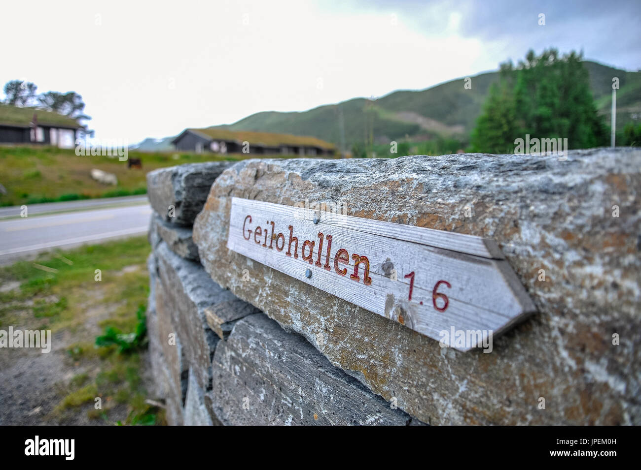 GEILO, NORVÈGE - 19 juillet : Geilohallen petite signalisation dans la ville de Geilo, Norvège Banque D'Images