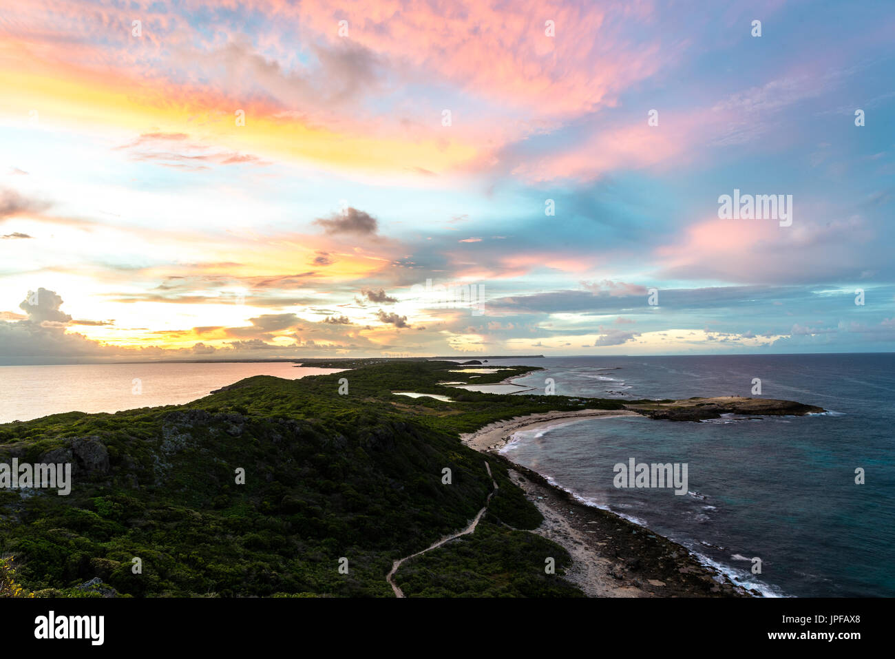 La Pointe Des Châteaux Au Coucher Du Soleil Guadeloupe