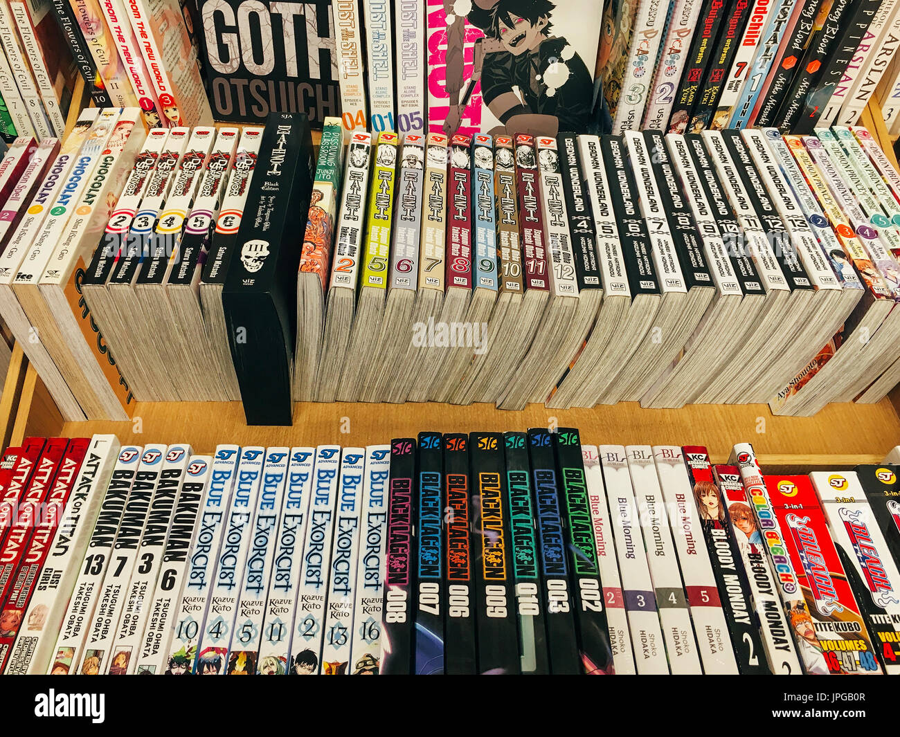 Bucarest, Roumanie - Mai 06, 2017 : les mangas japonais les magazines de bandes dessinées en vente en librairie locale. Banque D'Images