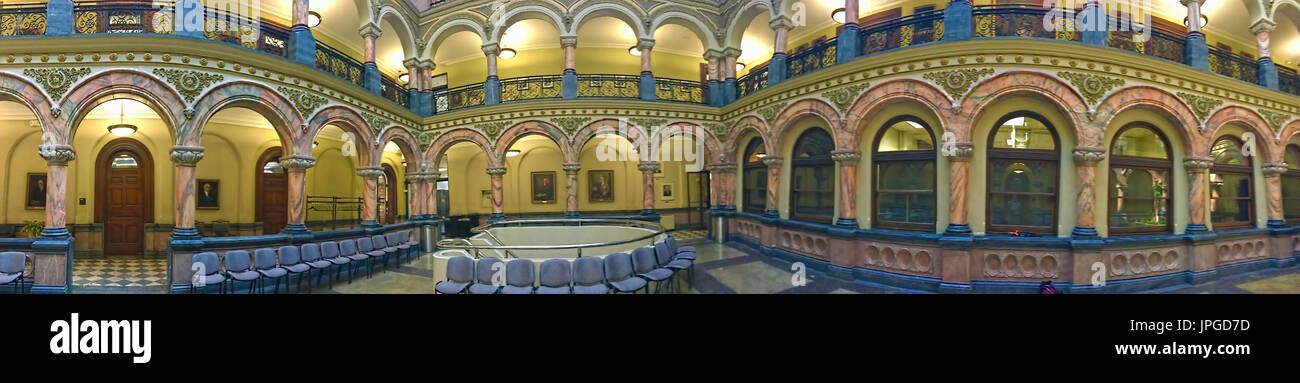 Une vue panoramique de l'atrium de l'Hôtel de ville de Rochester Banque D'Images