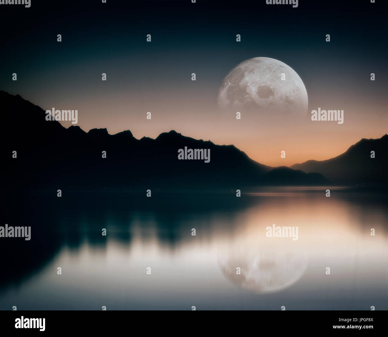 PHOTO ART : Lune sur le lac de Genève, Vaud, Suisse Banque D'Images