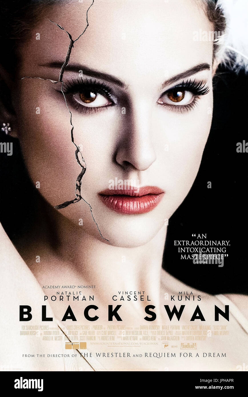 Black Swan (2010) réalisé par Darren Aronofsky avec Natalie Portman, Mila Kunis et Vincent Cassel. Natalie Portman a remporté l'Oscar 2011 de la Meilleure interprétation féminine dans un premier rôle pour son rôle de Nina Sayers, une ballerine pris dans un conflit avec un rival dancer pour le rôle de la reine des cygnes. Voir la description ci-dessous pour plus d'informations. Banque D'Images