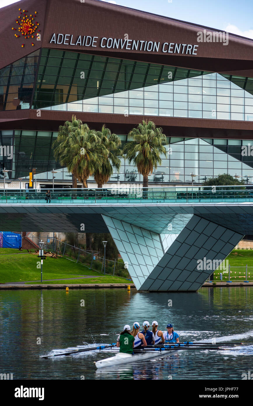 Centre de congrès d'Adelaide sur la rivière Torrens, l'Australie du Sud. Banque D'Images