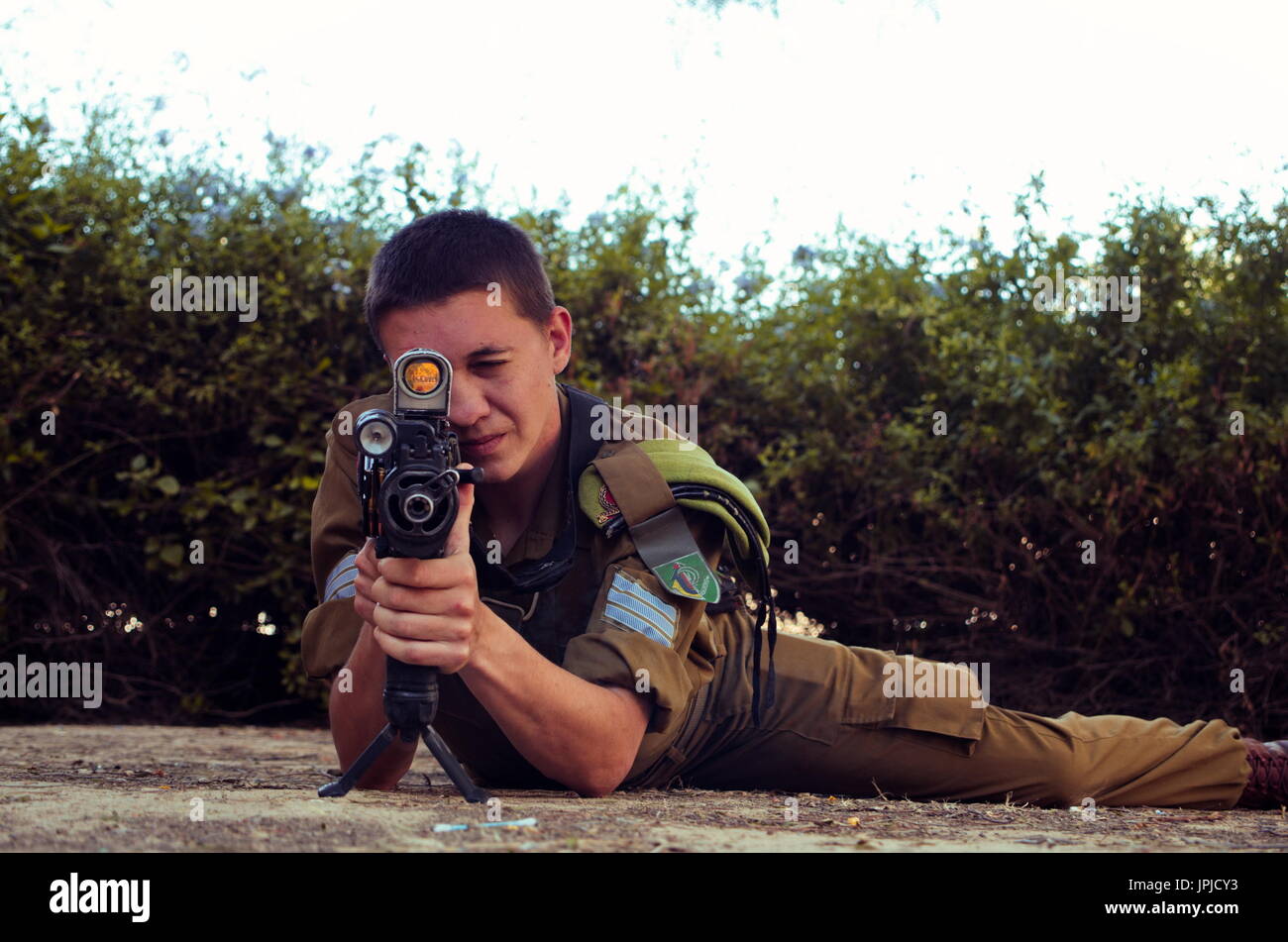 Beer-sheva,Israël-Mai 11,2016 : soldat israélien au fusil pendant la formation Banque D'Images