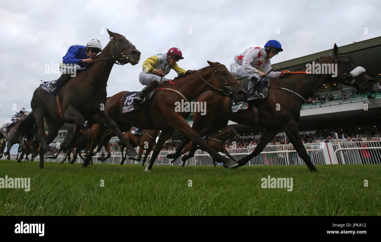 Serefeli monté par jockey William Lee (à droite) s'allume pour gagner le handicap pendant la journée industrielle Caulfield deux de l'été au Festival de Galway Galway Racecourse. ASSOCIATION DE PRESSE Photo. Photo date : mardi, 1 août 2017. Voir l'activité de course histoire de Galway. Crédit photo doit se lire : Niall Carson/PA Wire. Banque D'Images