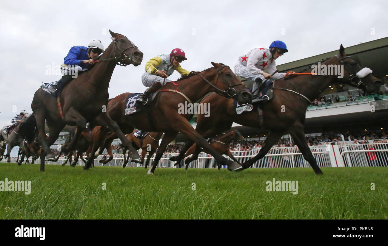 Serefeli, monté par le jockey William Lee (à droite), remporte le Caulfield Industrial Handicap au cours du deuxième jour du Galway Summer Festival à Galway races, Ballybrit Galway.APPUYEZ SUR ASSOCIATION photo.Date de la photo: Mardi 1er août 2017.Voir PA Story Racing Galway.Le crédit photo devrait se lire comme suit : Niall Carson/PA Wire. Banque D'Images