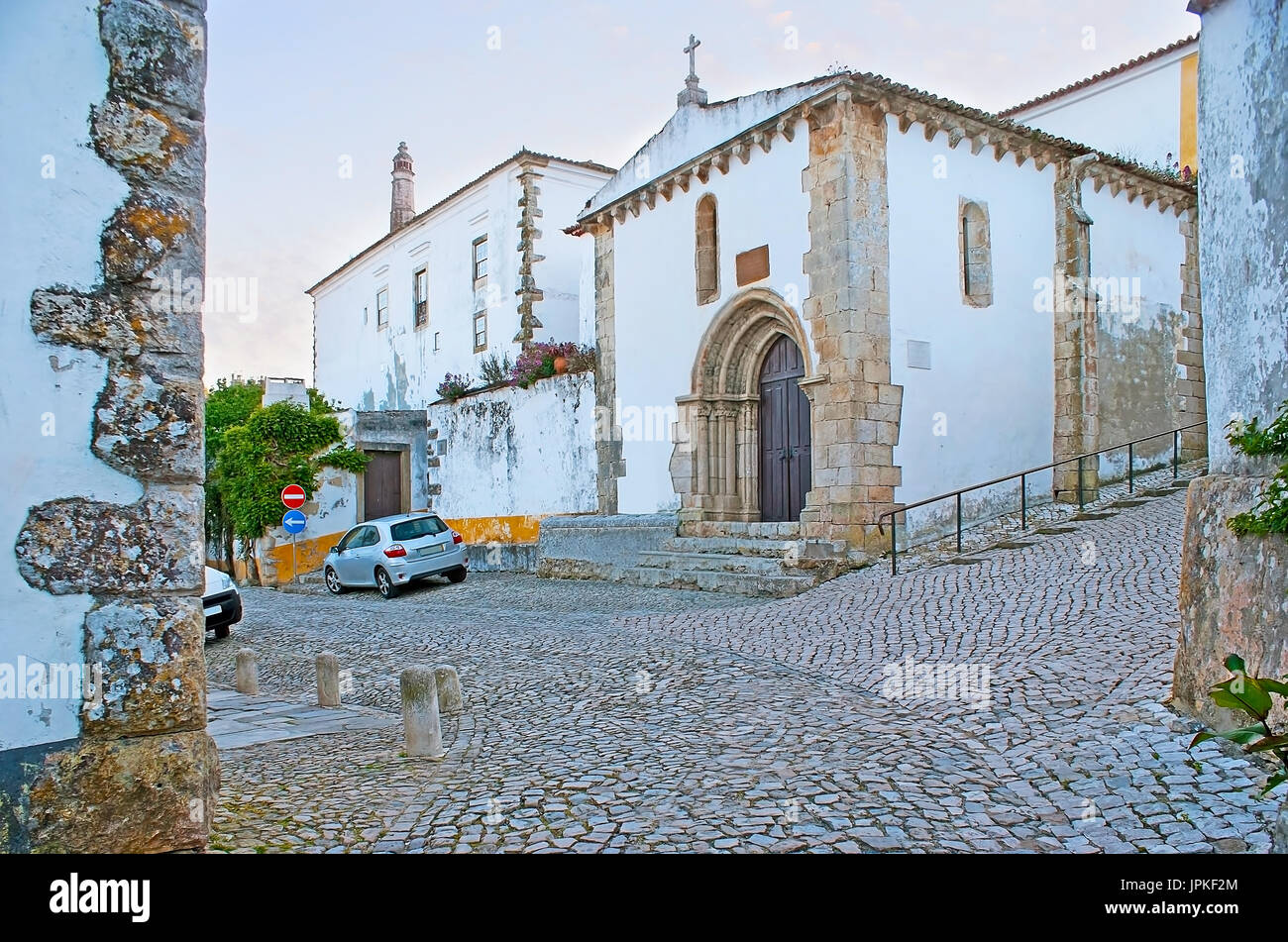 La cité médiévale de Saint Martin chapelle a été créé comme tombeau de la famille de nos jours, il est devenu une chapelle, l'emblème de la ville, Obidos, Portugal. Banque D'Images