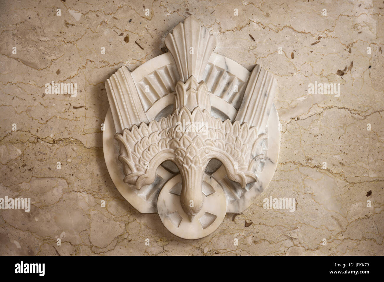 Marbre sculpté colombe symbole de l'Esprit Saint de Dieu, à la tente d'une église catholique romaine de Toronto Banque D'Images