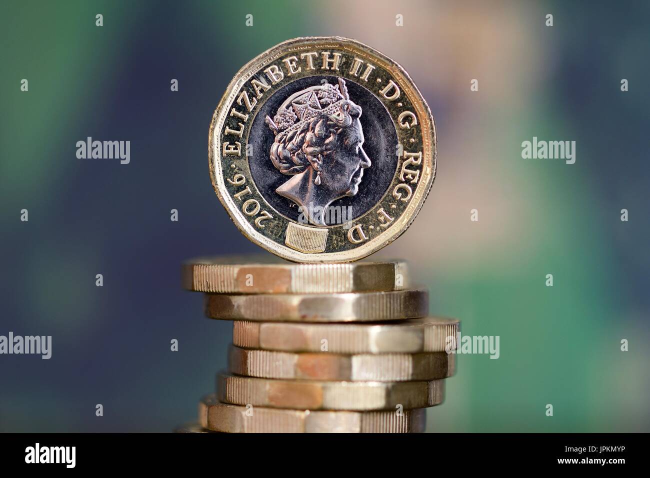 Le nouveau British 12 pièces d'une livre recto verso Banque D'Images