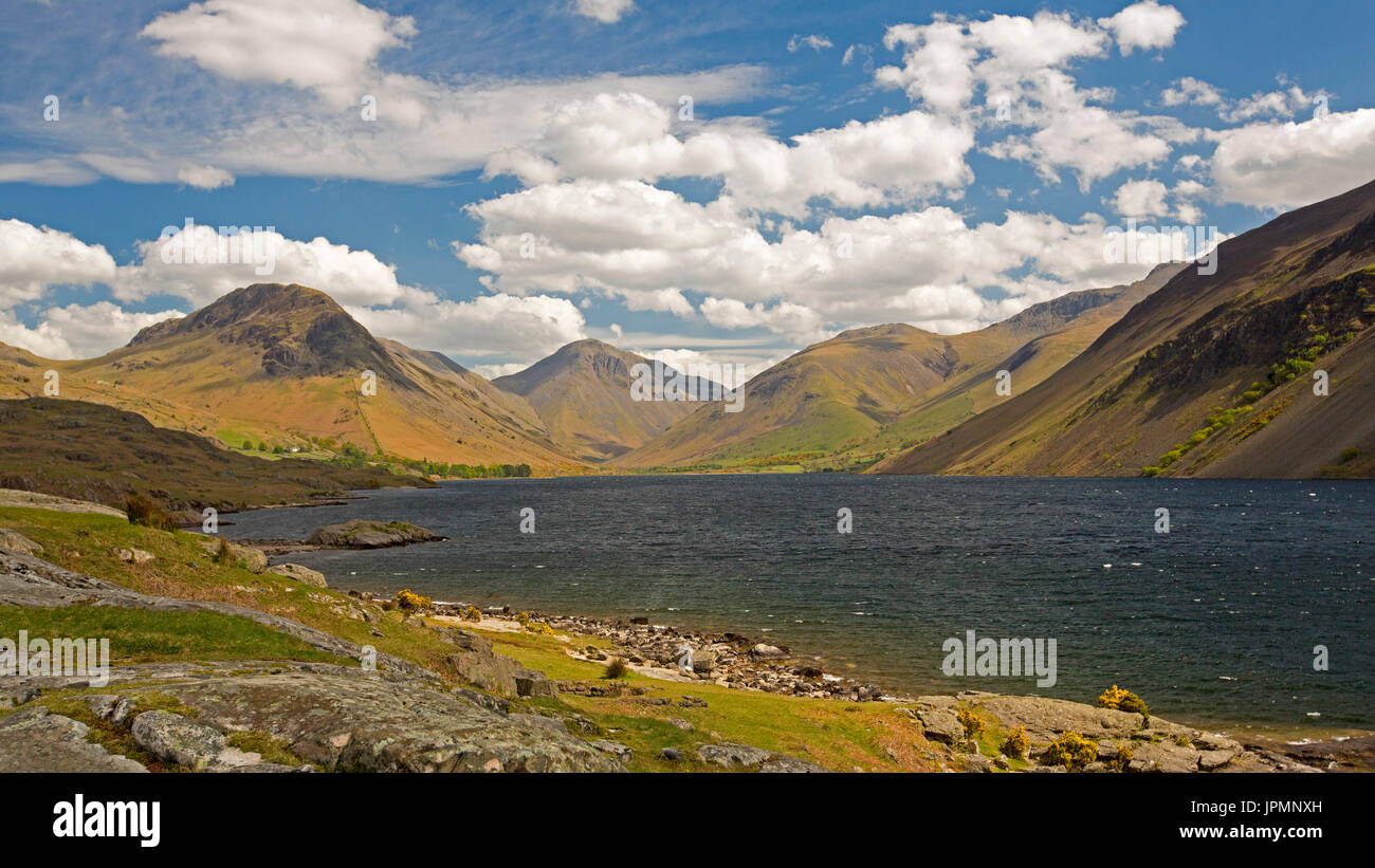 Lac Wastwater et collines, Cumbria, Angleterre Banque D'Images