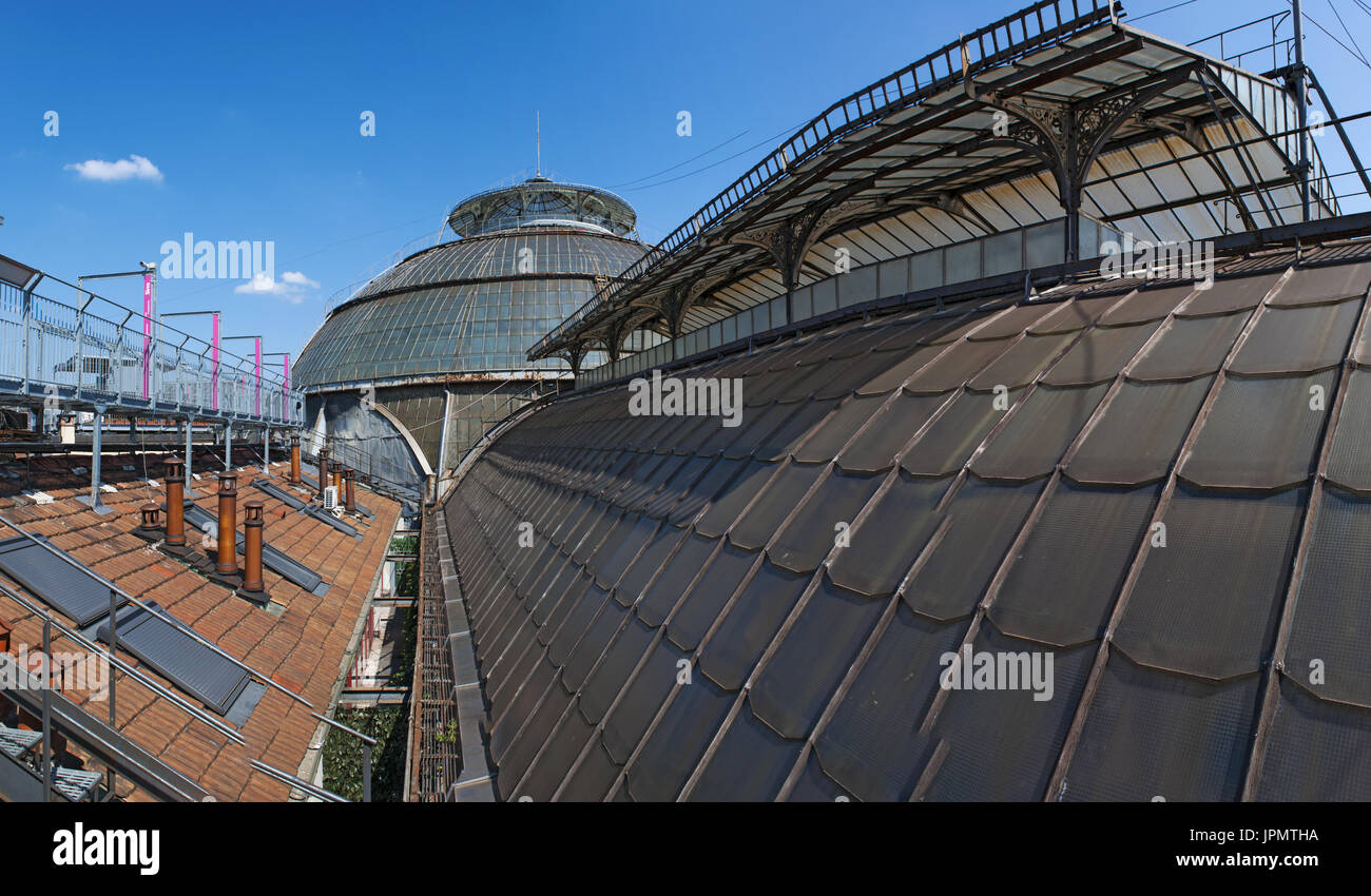 Milan, Italie : le dôme de la Galleria Vittorio Emanuele II de la Highline Galleria, le chemin sur les toits de la structure ouverte depuis 2015 Banque D'Images