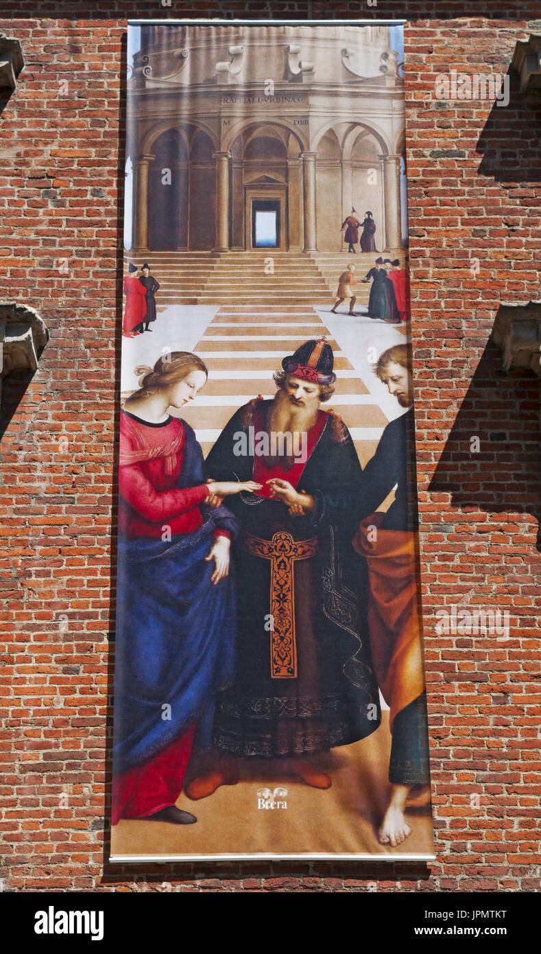 Milan : l'affiche du mariage de la Vierge, une peinture à l'huile de Raphaël, à l'extérieur du palais Brera, palais abritant le musée Pinacoteca di Brera Banque D'Images