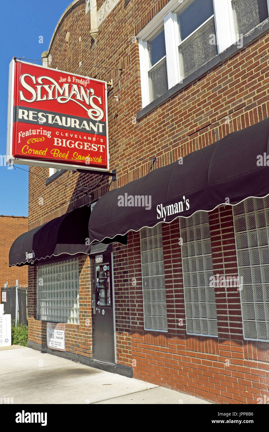 Slyman's, un restaurant au centre-ville de Cleveland, Ohio, est une institution culinaire connus pour leur corned-beef sandwiches. Banque D'Images