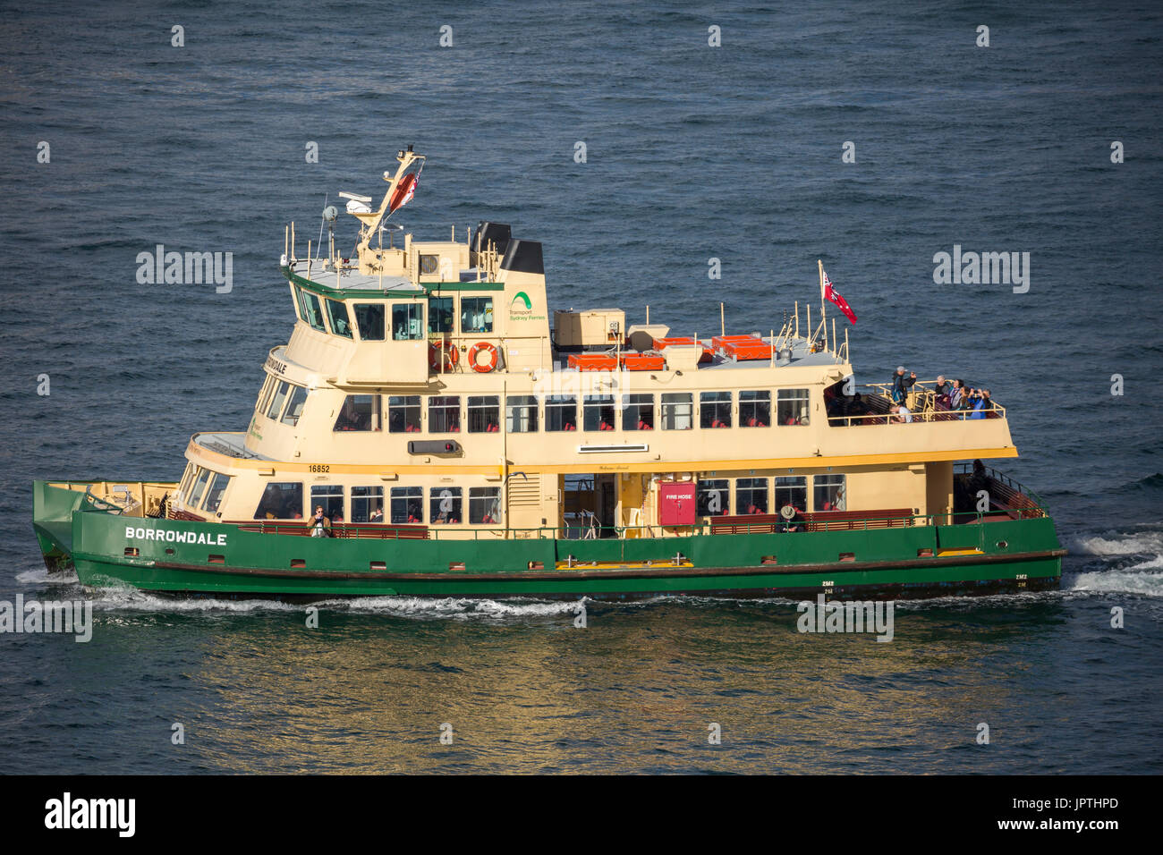 Le ferry du port de Sydney MV Borrowdale approche du quai circulaire à Sydney, Nouvelle-galles du Sud, australie Banque D'Images