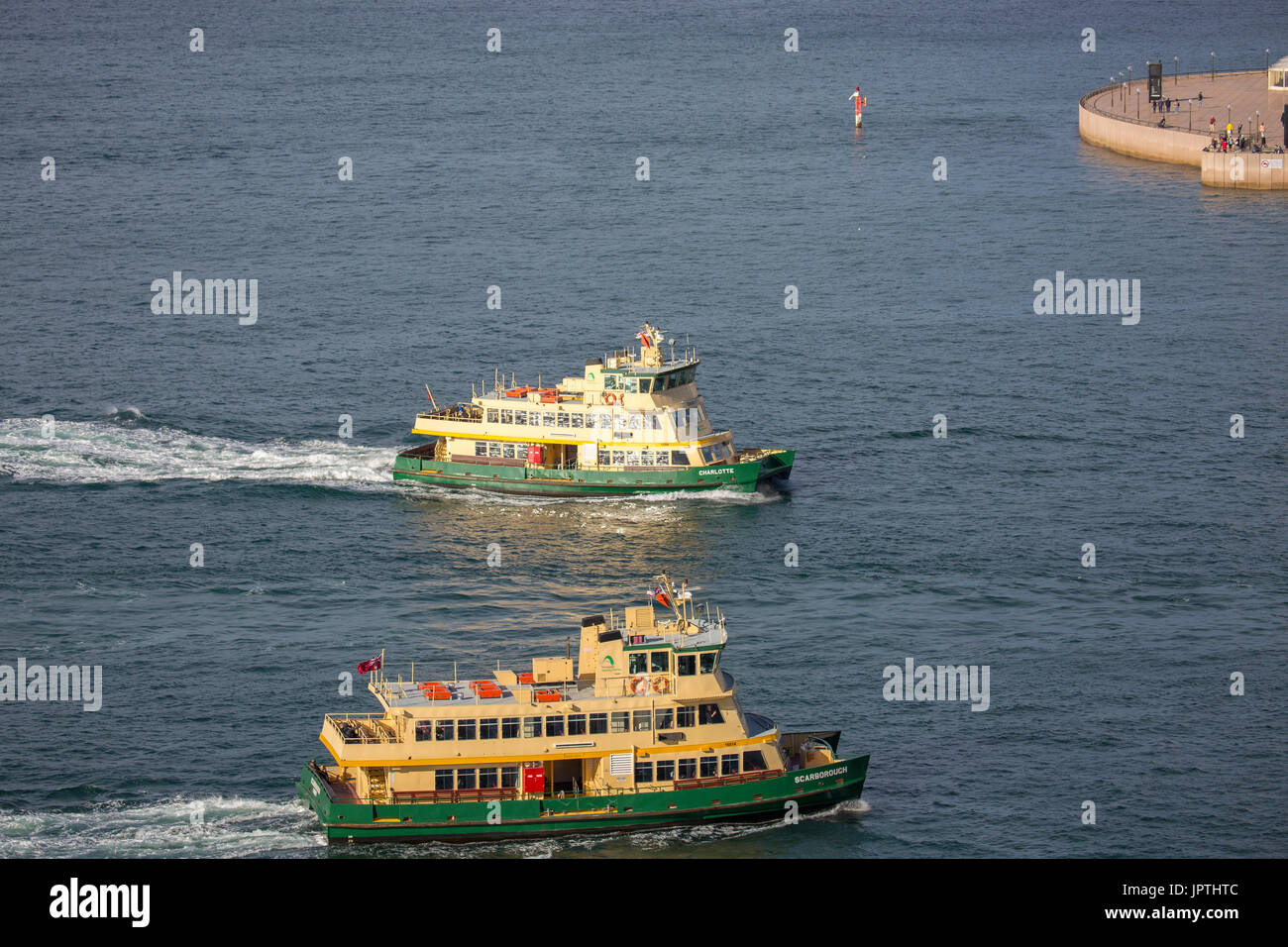 Deux ferries du port de Sydney près de Circular Quay à Sydney, Nouvelle Galles du Sud, Australie Banque D'Images