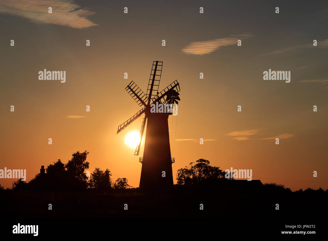 Coucher de soleil sur Sibsey Windmill village commerçant, Sibsey, comté de Lincolnshire, Angleterre, RU Banque D'Images