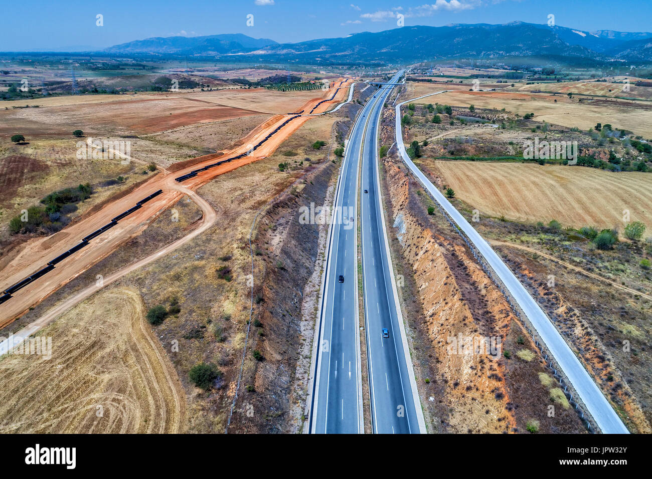 Vue aérienne de la route Egnatia Odos (national) qui traverse la Grèce de l'Évros à Igoumenitsa Banque D'Images