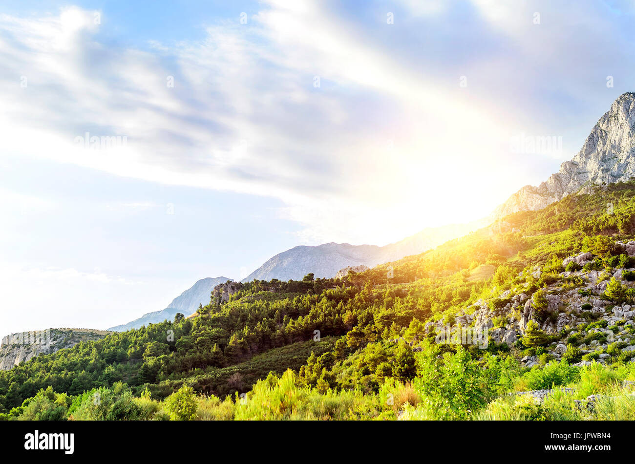 Paysage de montagne au coucher du soleil. Banque D'Images