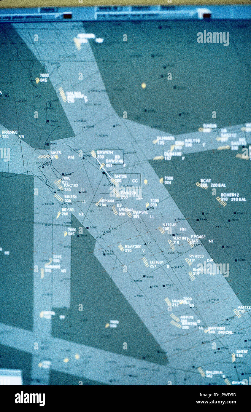 Détail de l'écran radar de l'ATC et de l'espace aérien britannique Airways entre Londres et Manchester au centre de contrôle de la région de London de NATS LACC à Swanwick, UK Banque D'Images