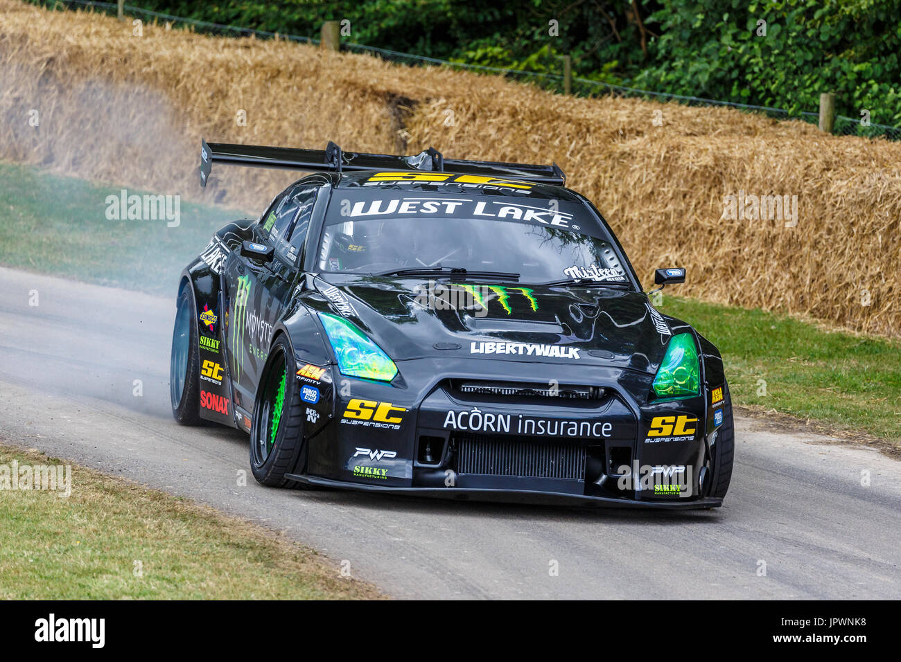 2017 Nissan GT-R voiture de dérive avec Steve Biagioni au Goodwood Festival of Speed 2017, Sussex, UK. Banque D'Images