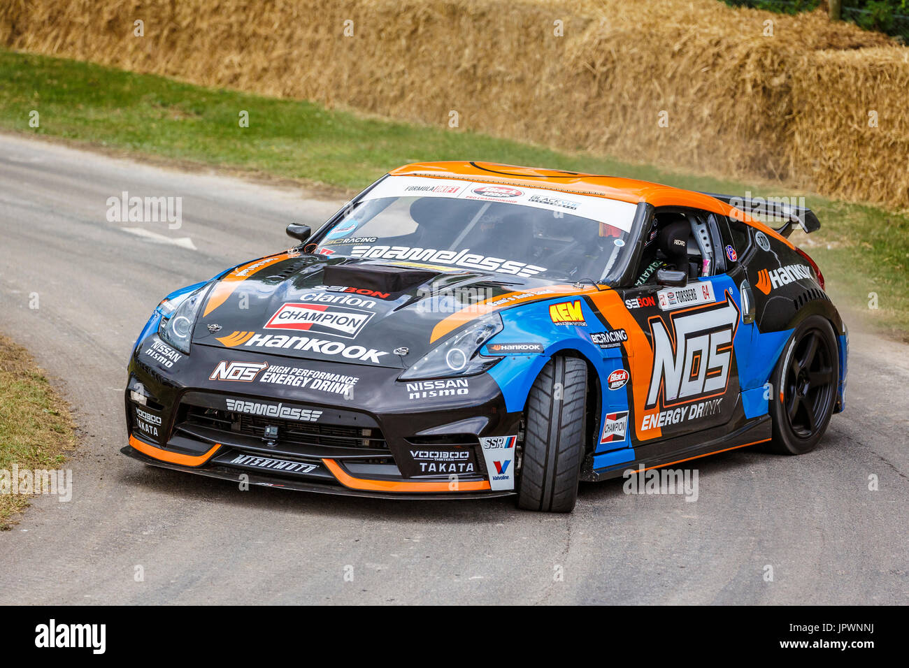 2011 Nissan 370Z drift voiture avec chauffeur Chris Forsberg au Goodwood Festival of Speed 2017, Sussex, UK. Banque D'Images