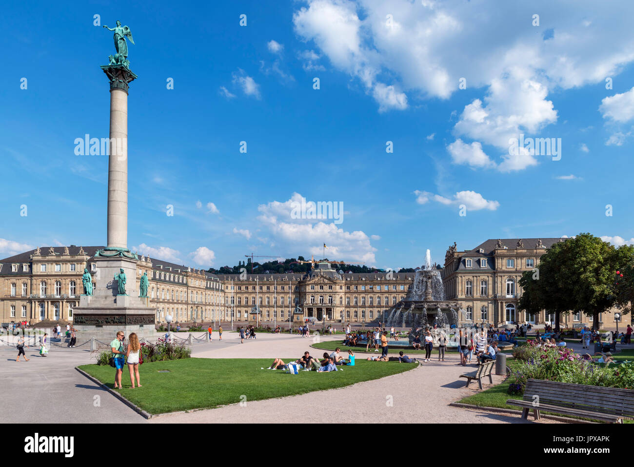 Neues Schloss et dans Jubilaumssaule Schlossplatz, Stuttgart, Bade-Wurtemberg, Allemagne Banque D'Images