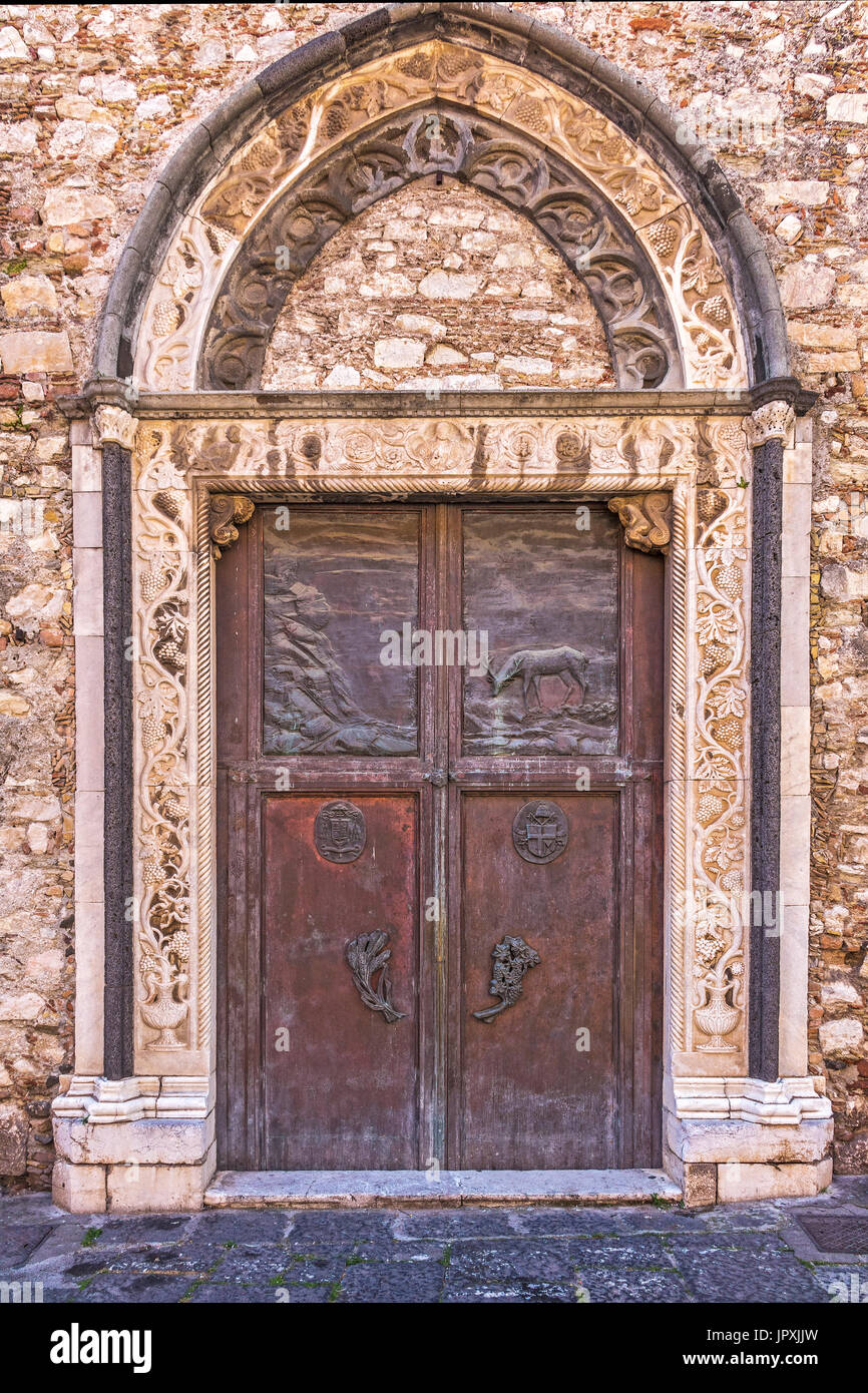 San Nicolò di Bari porte de l'Église, Italie Banque D'Images